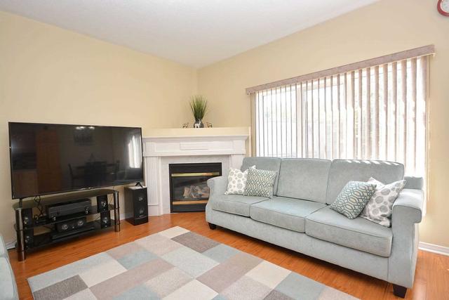 4733 Colombo Cres, House semidetached with 3 bedrooms, 3 bathrooms and 4 parking in Mississauga ON | Image 10