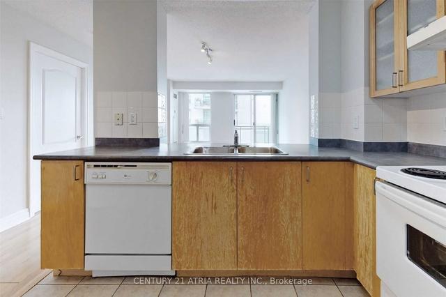 1603 - 188 Doris Ave, Condo with 3 bedrooms, 2 bathrooms and 1 parking in Toronto ON | Image 4