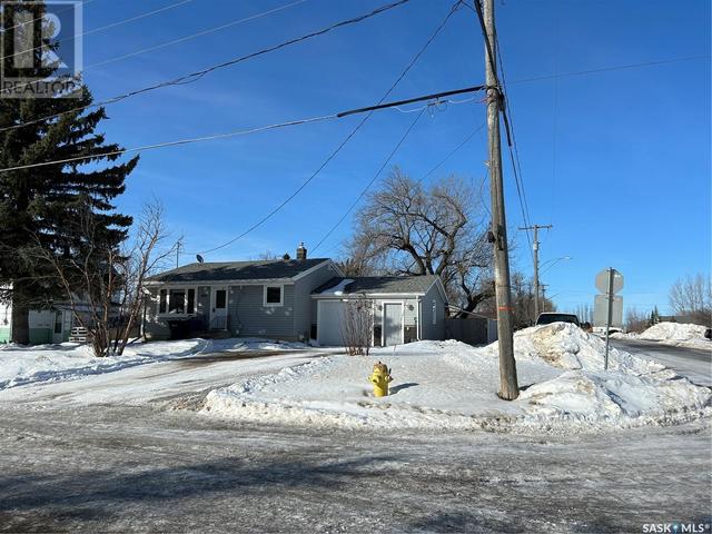 822 Main Street, House detached with 3 bedrooms, 2 bathrooms and null parking in Oxbow SK | Image 28