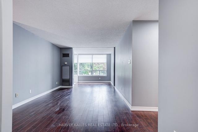 212 - 120 Promenade Circ, Condo with 2 bedrooms, 2 bathrooms and 1 parking in Vaughan ON | Image 4