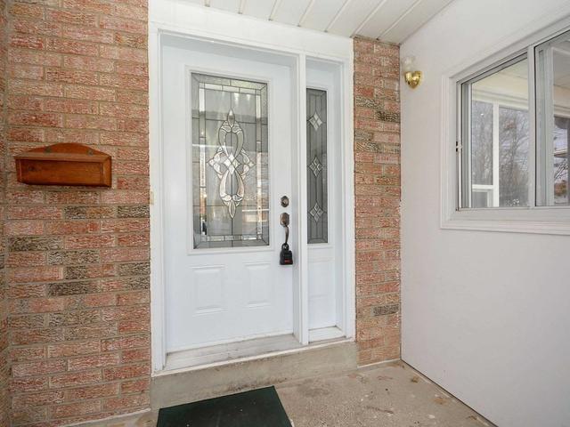 6 Medina Pl, House semidetached with 3 bedrooms, 1 bathrooms and 3 parking in Brampton ON | Image 4