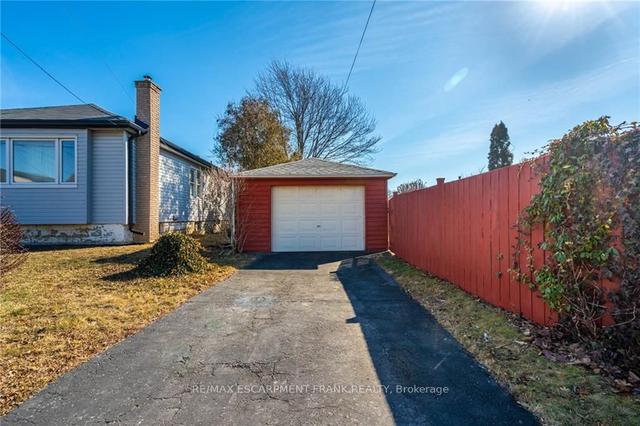 51 Howe Ave, House detached with 3 bedrooms, 2 bathrooms and 4 parking in Hamilton ON | Image 33