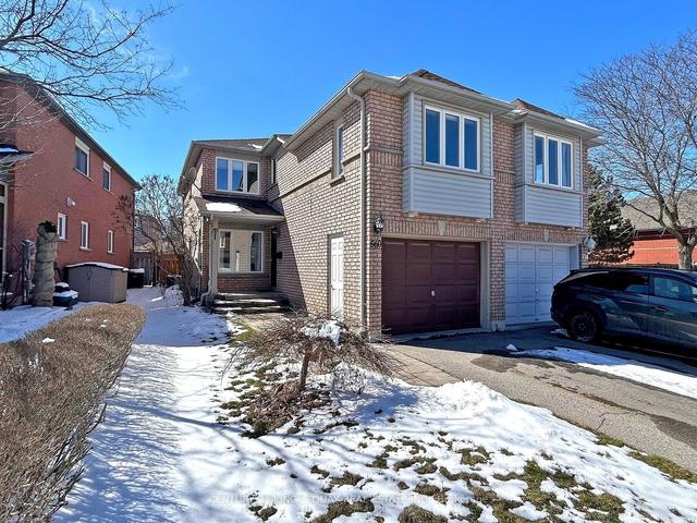 560 Willowick Dr, House semidetached with 3 bedrooms, 3 bathrooms and 3 parking in Newmarket ON | Image 1