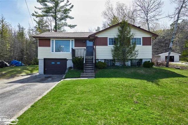 556 Champlain Rd, House detached with 3 bedrooms, 2 bathrooms and 5 parking in Tiny ON | Card Image