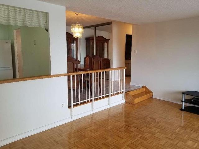 204 - 250 Scarlett Rd, Condo with 3 bedrooms, 2 bathrooms and 1 parking in Toronto ON | Image 8