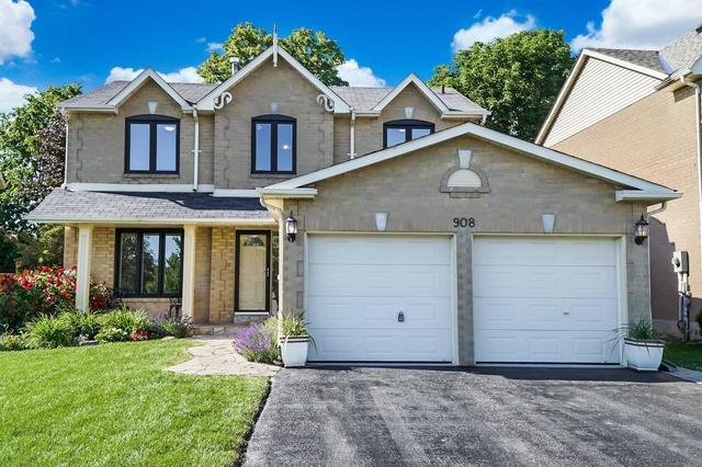 908 Mount Allan Ave, House detached with 4 bedrooms, 3 bathrooms and 6 parking in Oshawa ON | Image 1