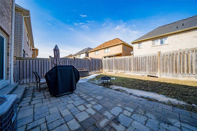 81 Whitlock Cres, House semidetached with 3 bedrooms, 3 bathrooms and 4 parking in Ajax ON | Image 32