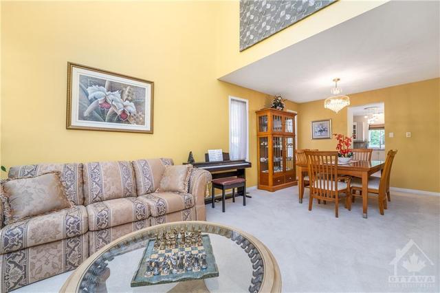 28 Thresher Avenue, House detached with 4 bedrooms, 3 bathrooms and 6 parking in Ottawa ON | Image 4