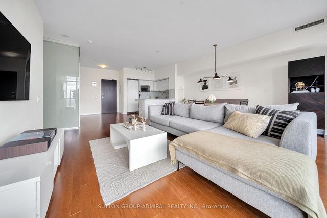 3306 - 33 Charles St E, Condo with 2 bedrooms, 2 bathrooms and 1 parking in Toronto ON | Image 3