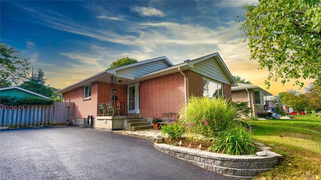 31 Pratt Rd, House detached with 3 bedrooms, 2 bathrooms and 5 parking in Barrie ON | Image 1