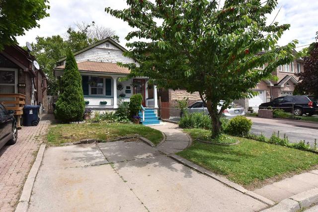 47 Laurel Ave, House detached with 2 bedrooms, 1 bathrooms and 1 parking in Toronto ON | Image 12