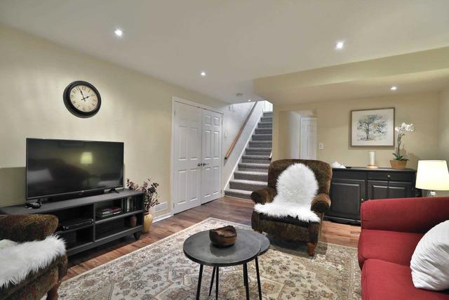 27 Park Ave E, House detached with 2 bedrooms, 2 bathrooms and 3 parking in Burlington ON | Image 16