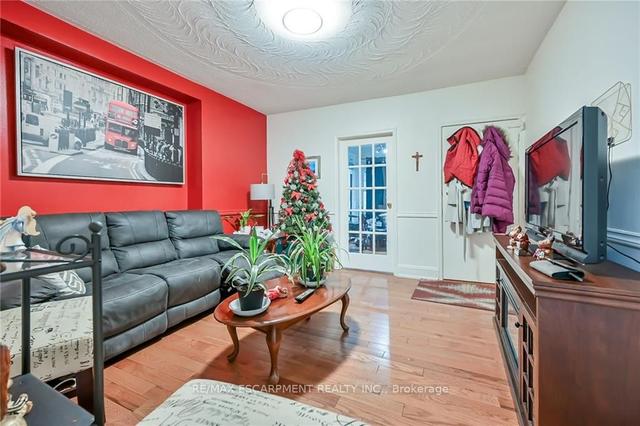 90 Rosslyn Ave S, House detached with 3 bedrooms, 3 bathrooms and 1 parking in Hamilton ON | Image 17