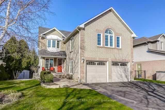 41 Strathroy Cres, House detached with 3 bedrooms, 4 bathrooms and 6 parking in Hamilton ON | Image 1