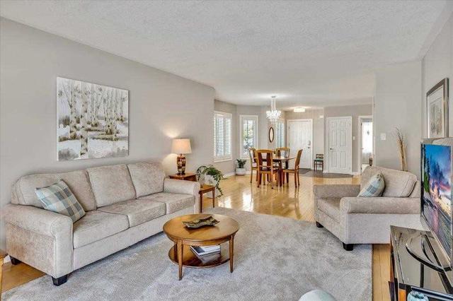 47 Village Cres, Townhouse with 2 bedrooms, 3 bathrooms and 3 parking in Peterborough ON | Image 2