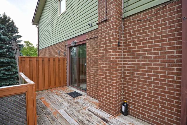 27 Newlyn Cres, House semidetached with 3 bedrooms, 2 bathrooms and 4 parking in Brampton ON | Image 35
