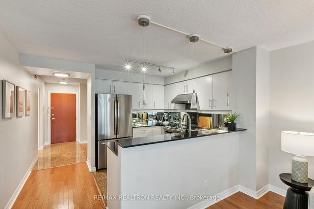 1107 - 300 Bloor St E, Condo with 2 bedrooms, 2 bathrooms and 1 parking in Toronto ON | Image 33