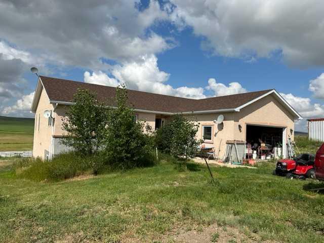 rural 22040 Range Rd 251b, House detached with 5 bedrooms, 3 bathrooms and 4 parking in Cardston County AB | Image 1