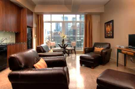 1013 - 23 Brant St, Condo with 1 bedrooms, 1 bathrooms and 1 parking in Toronto ON | Image 1