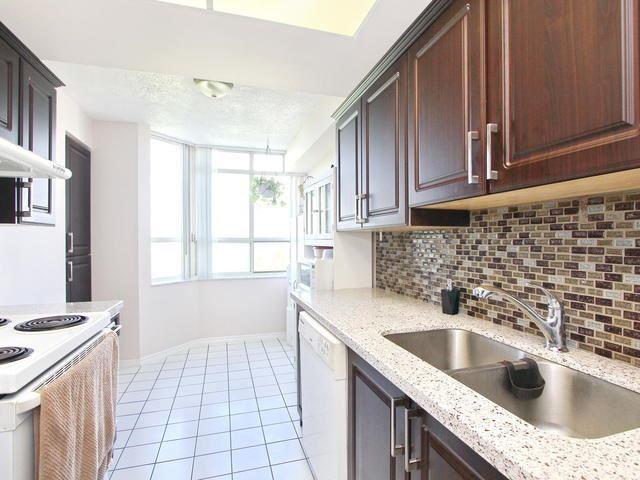906 - 30 Malta Ave, Condo with 2 bedrooms, 2 bathrooms and 1 parking in Brampton ON | Image 13