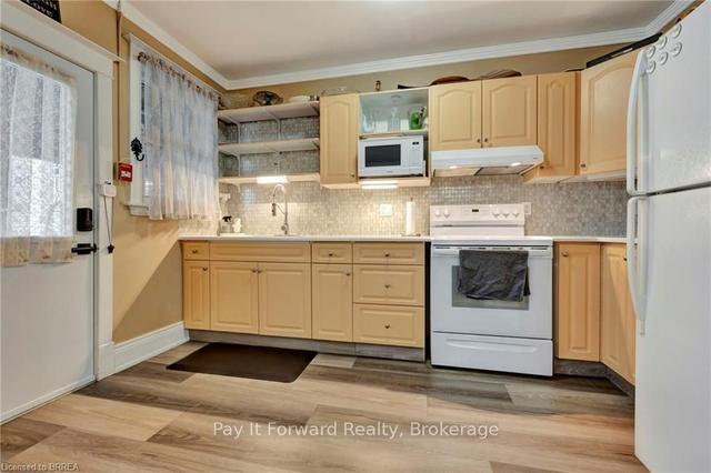 5 - 54 Dufferin Ave, Condo with 2 bedrooms, 1 bathrooms and 1 parking in Brantford ON | Image 7