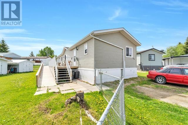236 Aspen Place, Home with 3 bedrooms, 2 bathrooms and 2 parking in Red Deer County AB | Image 2