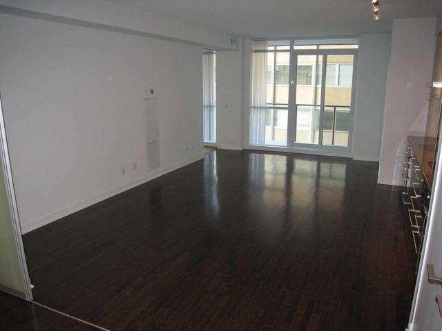 1013 - 770 Bay St, Condo with 2 bedrooms, 2 bathrooms and 1 parking in Toronto ON | Image 4