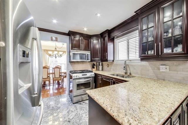 63 Esther Cres, House detached with 4 bedrooms, 4 bathrooms and 5 parking in Vaughan ON | Image 2