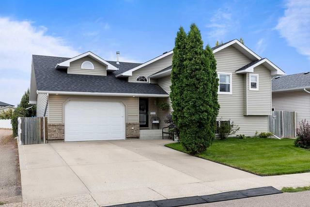 473 Stark Way Se, House detached with 3 bedrooms, 3 bathrooms and 4 parking in Medicine Hat AB | Image 2