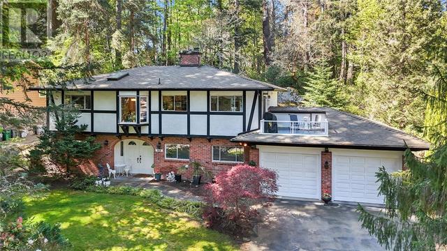 960 Carolwood Dr, House detached with 3 bedrooms, 2 bathrooms and 6 parking in Saanich BC | Image 1
