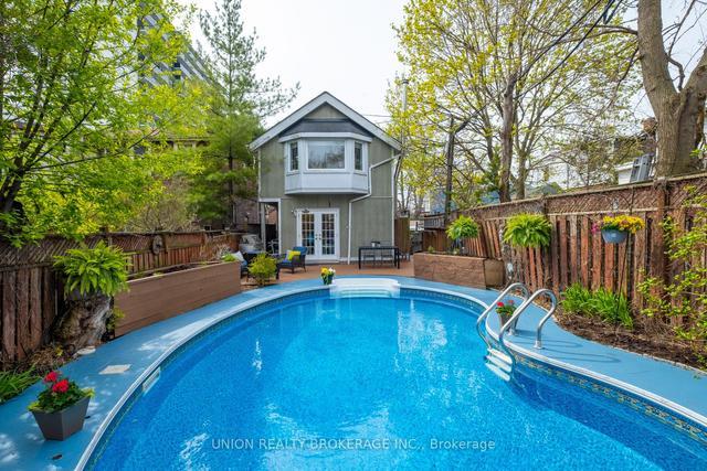2 Meadow Ave, House detached with 4 bedrooms, 2 bathrooms and 3 parking in Toronto ON | Image 30