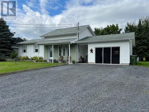 15 Lord Avenue, House detached with 3 bedrooms, 1 bathrooms and null parking in Edmundston NB | Card Image