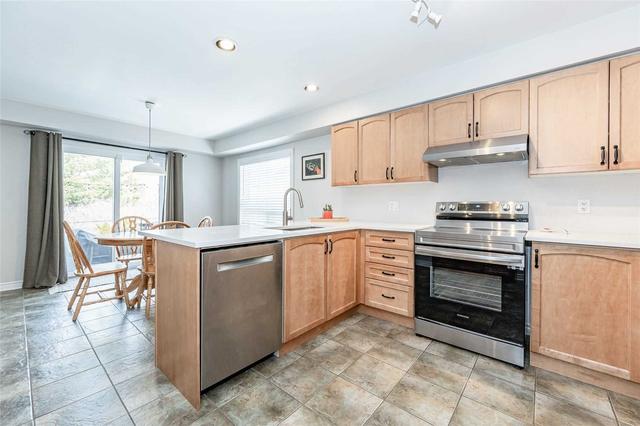 86 Mcarthur Dr, Condo with 3 bedrooms, 4 bathrooms and 4 parking in Guelph ON | Image 4
