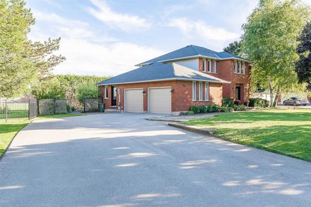 10 Cornelia Crt, House detached with 3 bedrooms, 3 bathrooms and 12 parking in Hamilton ON | Image 12