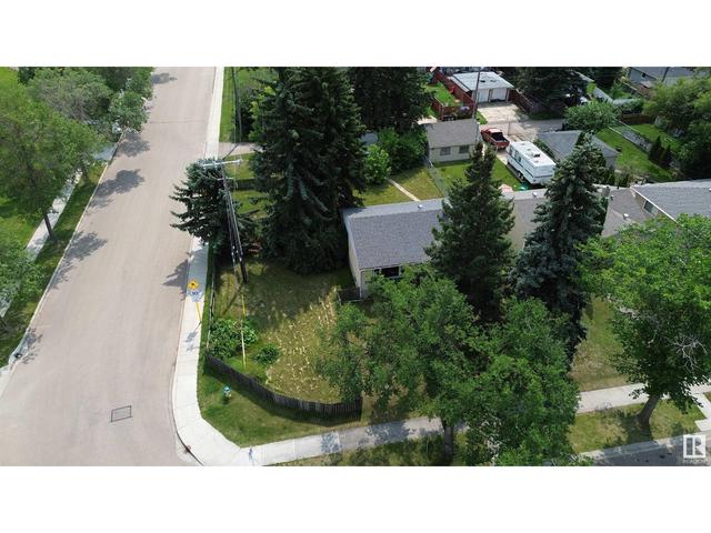 9705 & 9703   68 Av Nw, House detached with 4 bedrooms, 2 bathrooms and null parking in Edmonton AB | Image 12