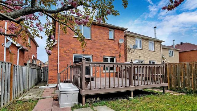 102 Clarion Cres, House detached with 4 bedrooms, 4 bathrooms and 6 parking in Markham ON | Image 35