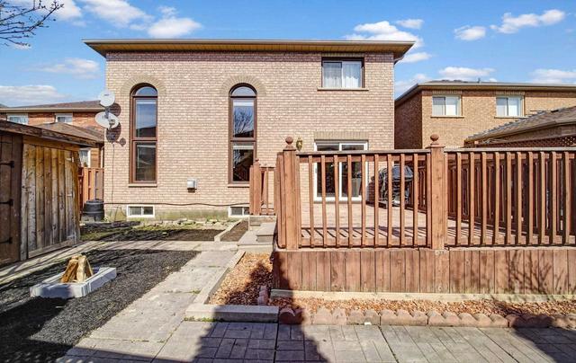 30 National Cres W, House detached with 3 bedrooms, 4 bathrooms and 4 parking in Brampton ON | Image 29