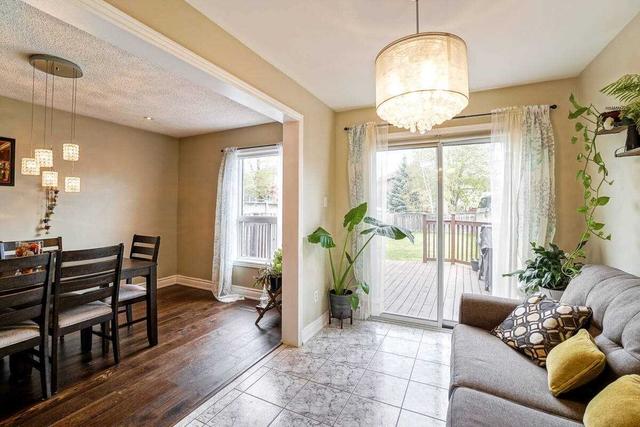 806 Ashprior Ave, House attached with 3 bedrooms, 4 bathrooms and 3 parking in Mississauga ON | Image 3
