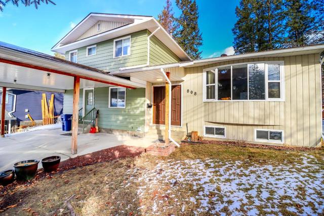 808 30th Avenue S, House detached with 5 bedrooms, 3 bathrooms and null parking in Cranbrook BC | Image 1