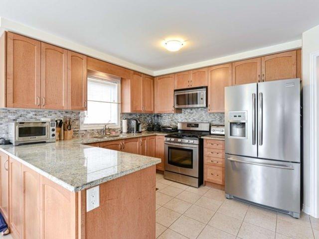 13 Lacorra Way, Townhouse with 2 bedrooms, 2 bathrooms and 1 parking in Brampton ON | Image 10