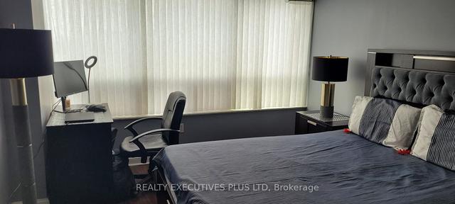 1110 - 24 Hanover Rd, Condo with 3 bedrooms, 2 bathrooms and 2 parking in Brampton ON | Image 8