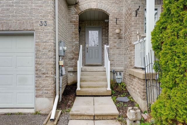 33 Arch Brown Crt, House attached with 3 bedrooms, 3 bathrooms and 3 parking in Barrie ON | Image 12
