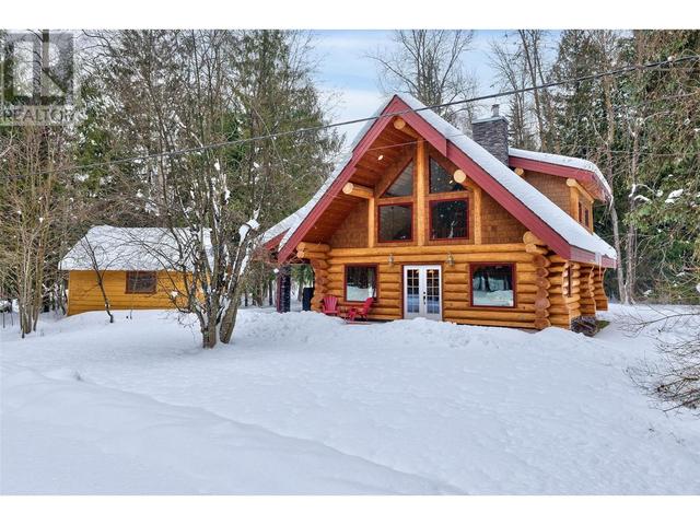 1876 Shaver Road, House detached with 4 bedrooms, 3 bathrooms and null parking in Columbia Shuswap B BC | Image 2