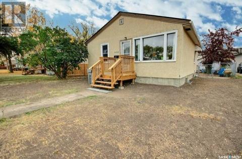 4708 42 Street, House detached with 3 bedrooms, 2 bathrooms and null parking in Lloydminster (Part) SK | Card Image