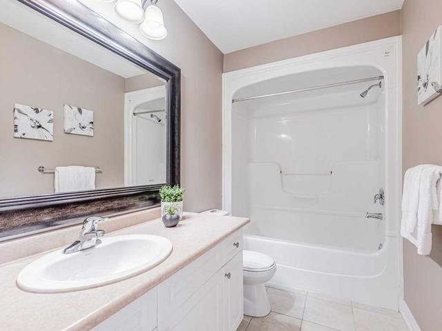 44 Chloe St, House attached with 3 bedrooms, 3 bathrooms and 3 parking in St. Catharines ON | Image 10