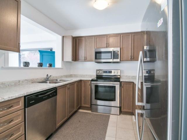 1301 Benson St, House attached with 3 bedrooms, 3 bathrooms and 2 parking in Innisfil ON | Image 10