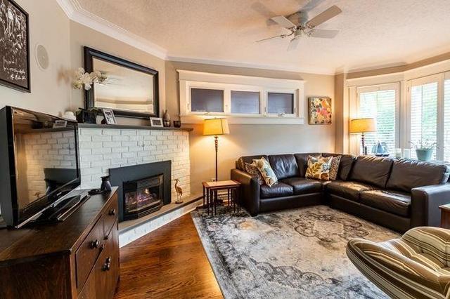 8 Carey Rd, House detached with 3 bedrooms, 3 bathrooms and 1 parking in Toronto ON | Image 7