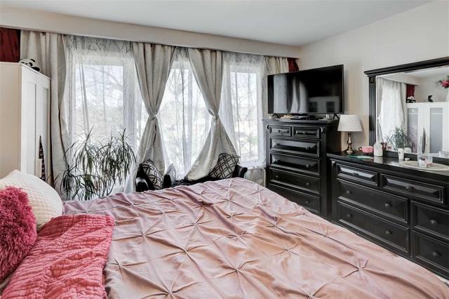 13 Burton Rd, House semidetached with 3 bedrooms, 3 bathrooms and 5 parking in Brampton ON | Image 6