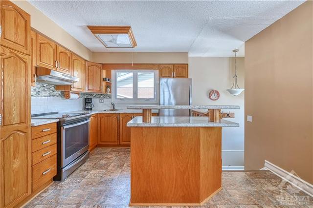 129 Alpine Street, House detached with 2 bedrooms, 2 bathrooms and 8 parking in Ottawa ON | Image 10
