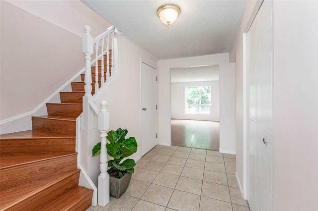 35 Moss Pl, House detached with 3 bedrooms, 3 bathrooms and 3 parking in Guelph ON | Image 34